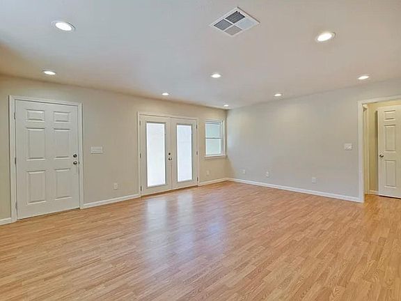 4th image of 483 Morse Ave