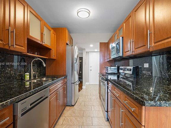 4th image of 1690 NE 191st St #302-1