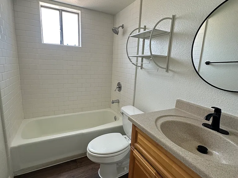 1518 W 5th St — Photo 4