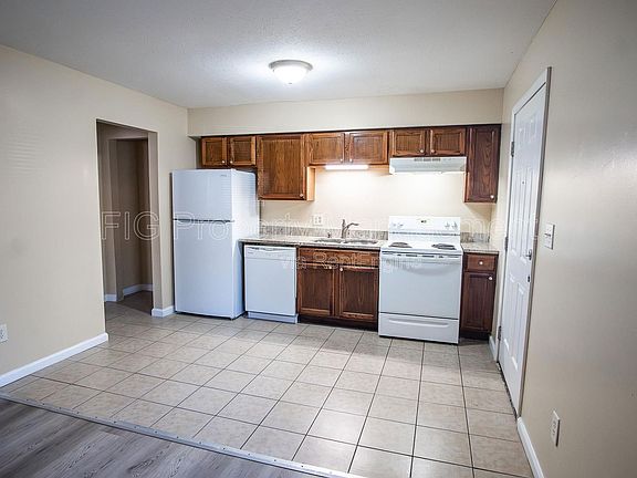 2nd image of 940 Chadwick Dr #1