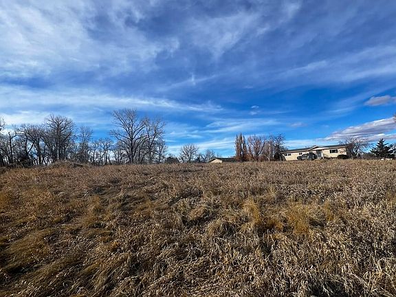 3rd image of 221 W Brundage Ln