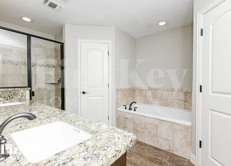 612 Zachary Dr — Photo 9