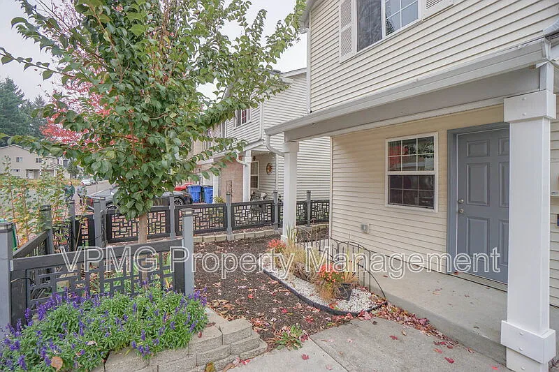 3 bed, 2.5 bath, 1486 sqft, $2,195 — Photo 3