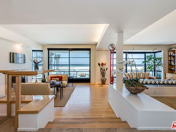 2nd image of 117 Ocean Front Walk