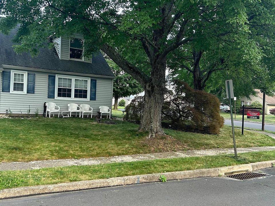 2nd image of 527 Nel Dr