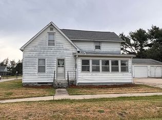 202 15th St, Belle Plaine, IA 52208