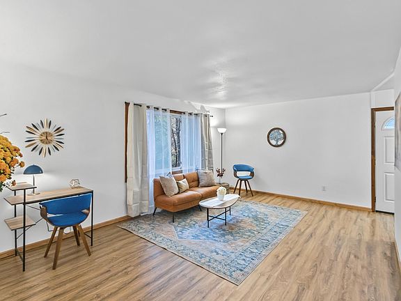 5th image of 24 Country Ln
