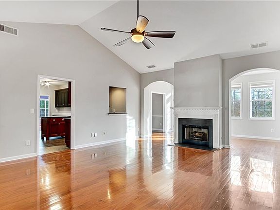 5th image of 1011 Fountain Glen Dr