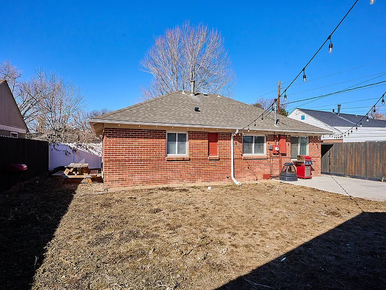 1680 N Syracuse St — Photo 25
