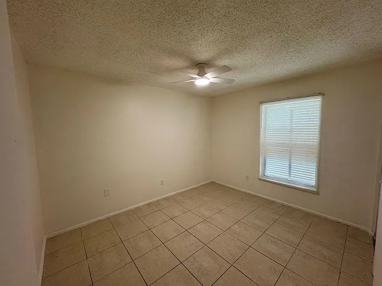 738 SW Ravenswood Ln — Photo 9