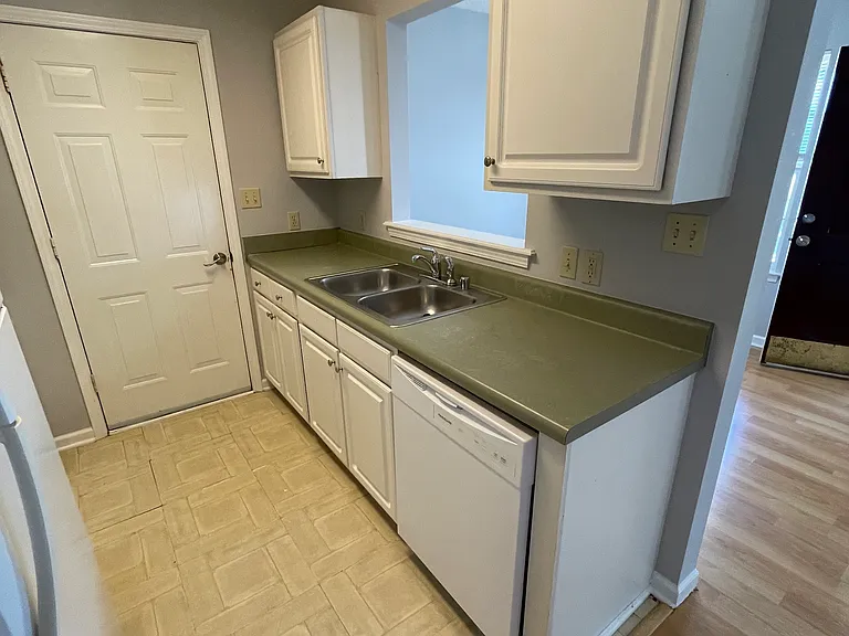 403 Moonlite Ave — Photo 6
