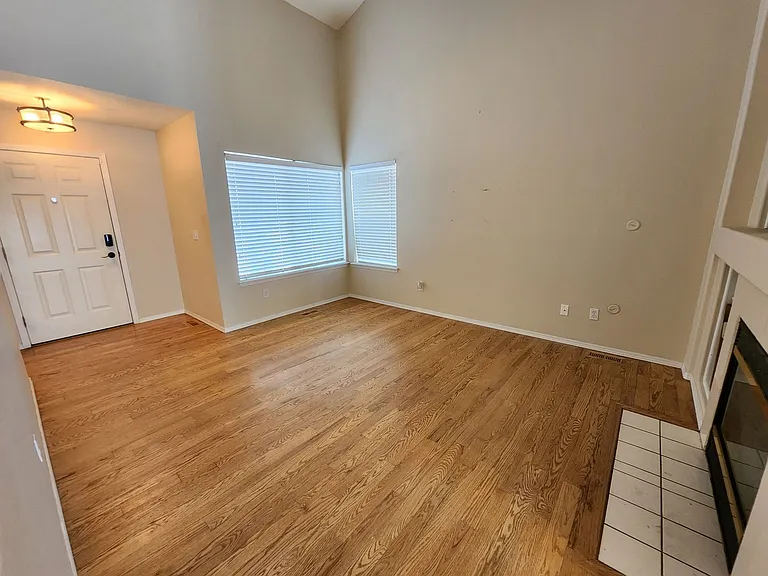 4650 Bittercreek Dr — Photo 3
