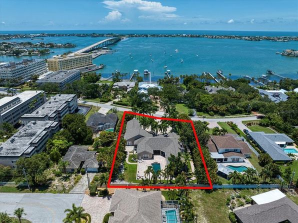 201 Bluff View Dr, Belleair Bluffs, FL 33770