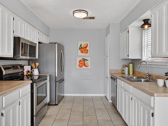 3rd image of 6408 Ridglea Dr