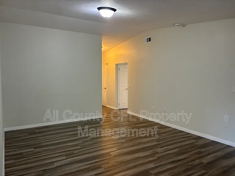 3050 Autumn Ct — Photo 6