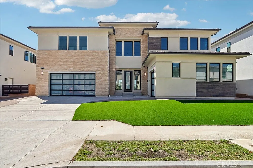 5 bed, 5.5 bath, 5754 sqft, $12,500 — Photo 1