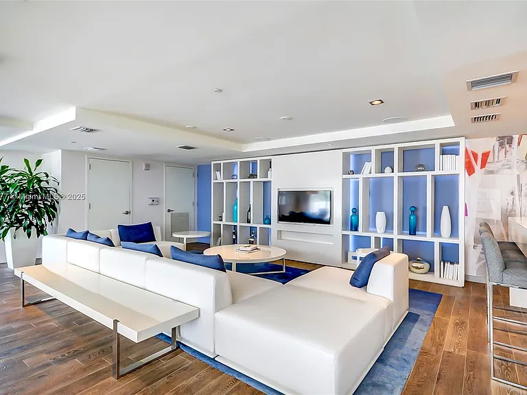 4250 Biscayne Blvd #918 — Photo 45