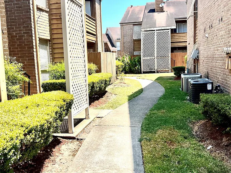 10202 Forum Park Dr #261 — Photo 2