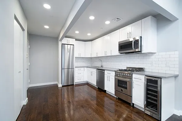 Rented by REAL New York | media 19