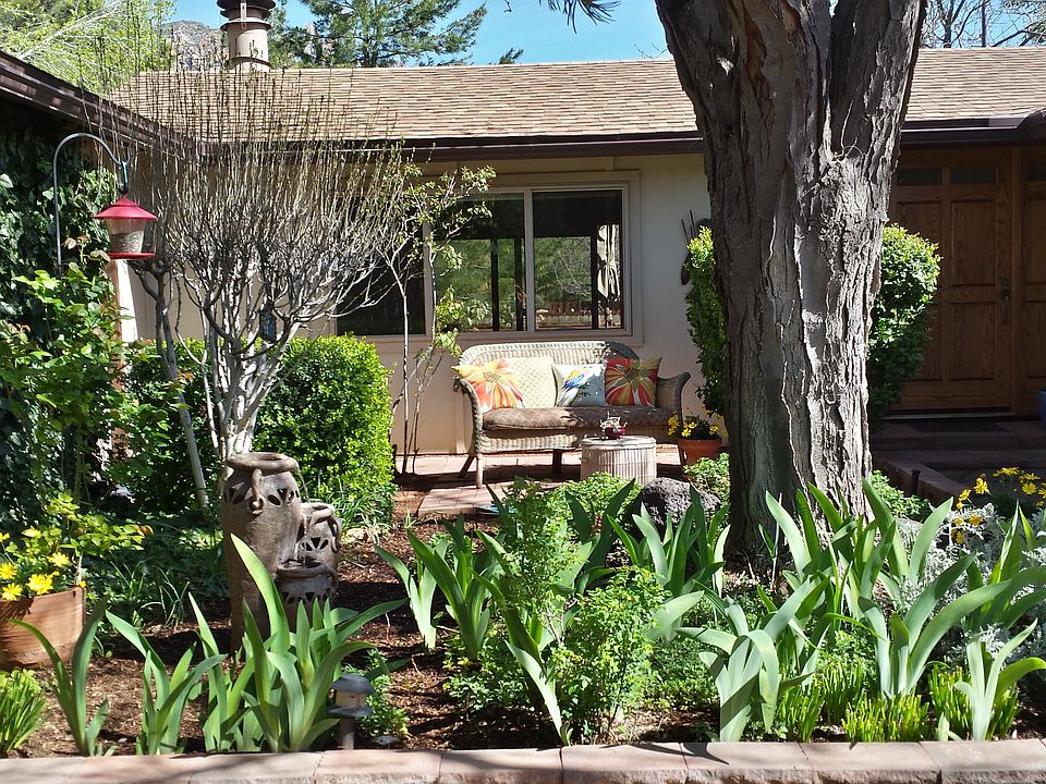 Private courtyard entry