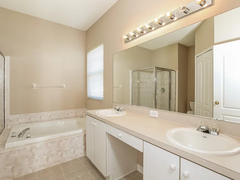 18233 Brookpark Dr — Photo 9