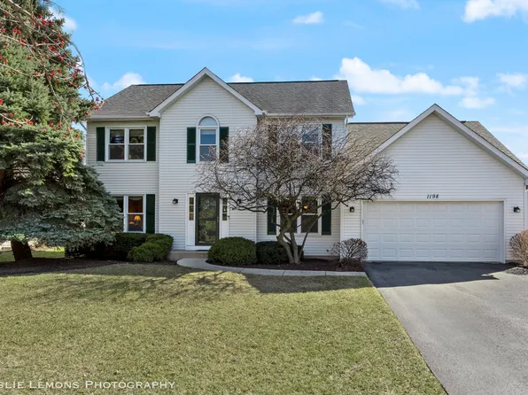 1198 Shoreline Dr, Aurora, IL 60504