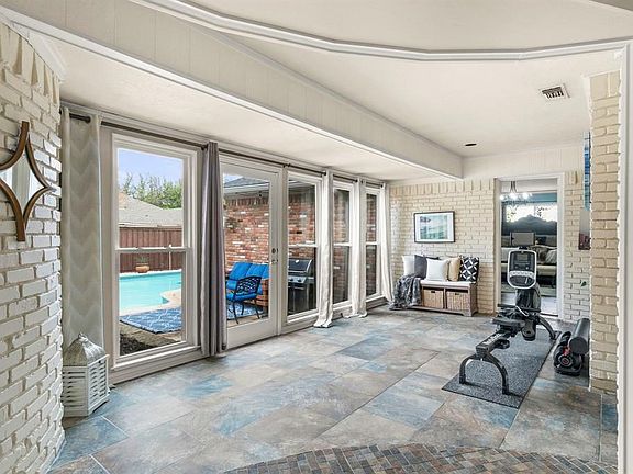 3rd image of 9437 Loma Vista Dr