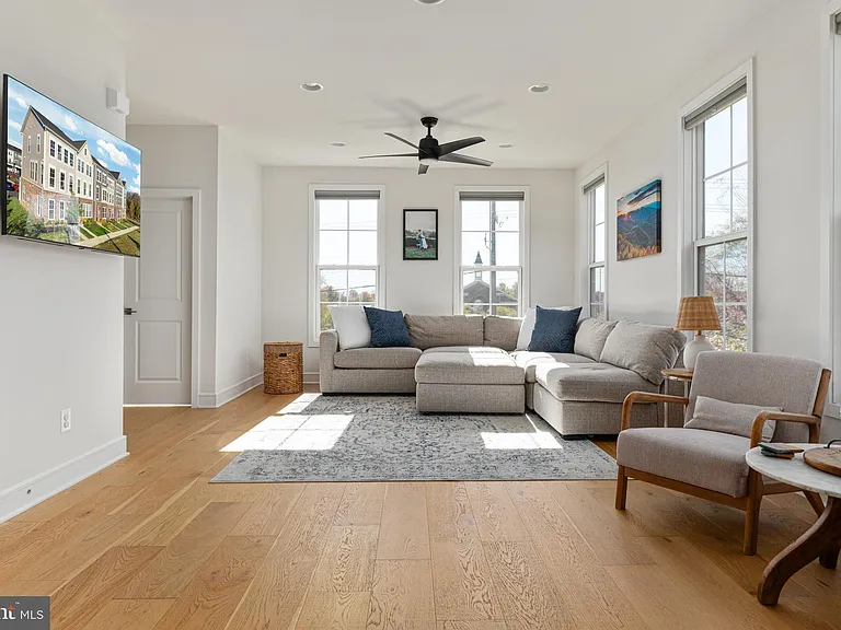 6746 Upland Manor Dr — Photo 5
