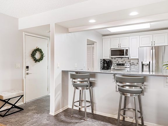 4th image of 11 Plantation Dr APT 204