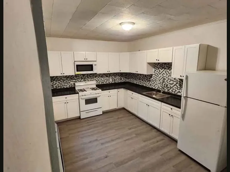 176 W Chew St — Photo 2