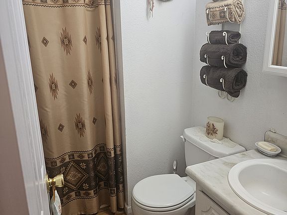 3rd image of 991 Ashwood Cir
