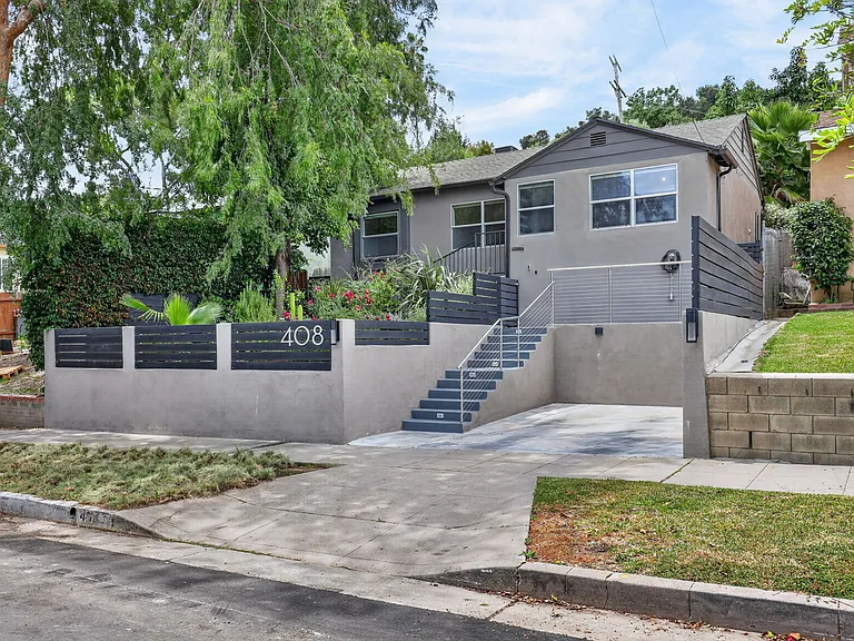 408 Kendall Ave — Photo 2