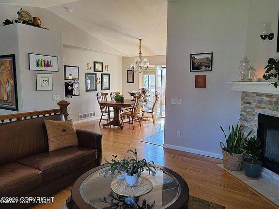 4th image of 12222 Woodward Dr