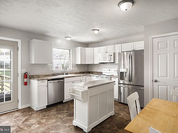 4th image of 112 Little River Dr