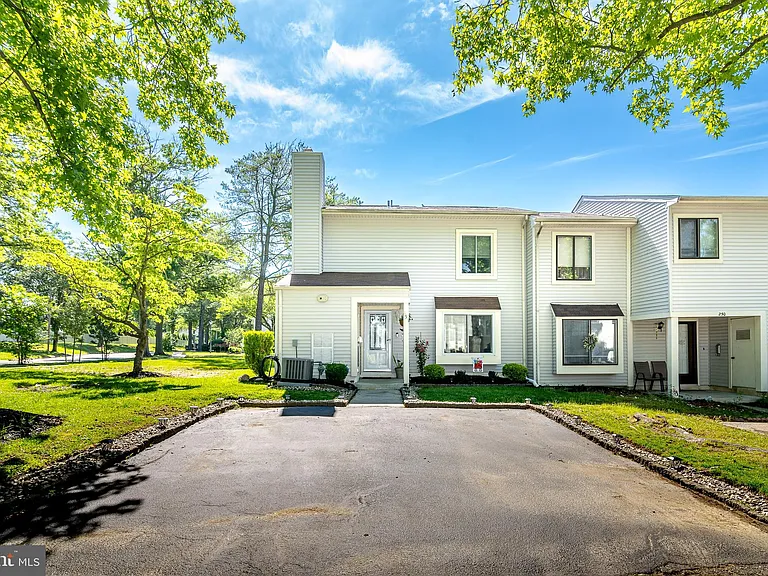 251 Fir Tree Ct — Photo 1