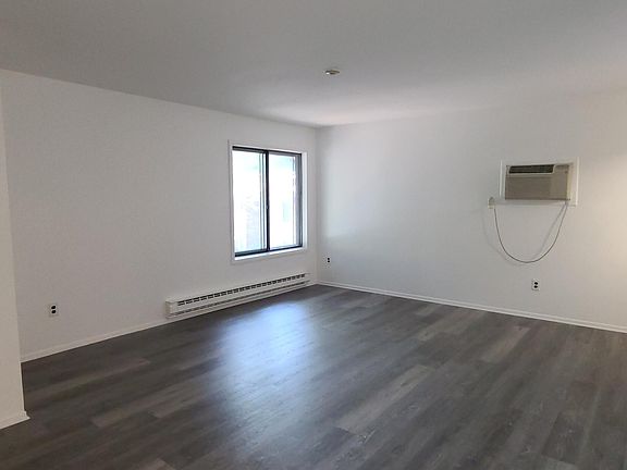 4th image of 120 Amberly Drive #K