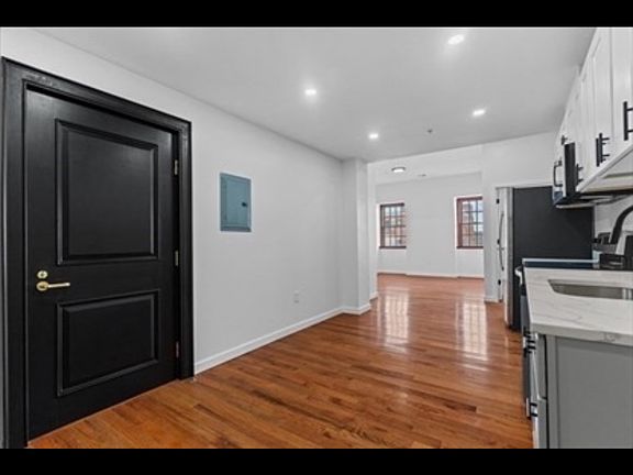 4th image of 276-280 Essex St #501