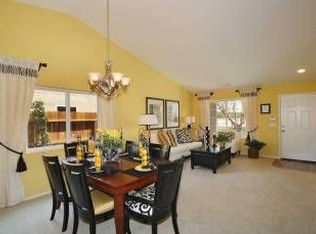 933 W Elkhorn Ct, Visalia, CA 93277