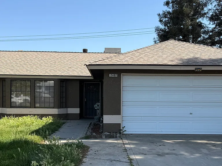 2407 Sarah Cir — Photo 1