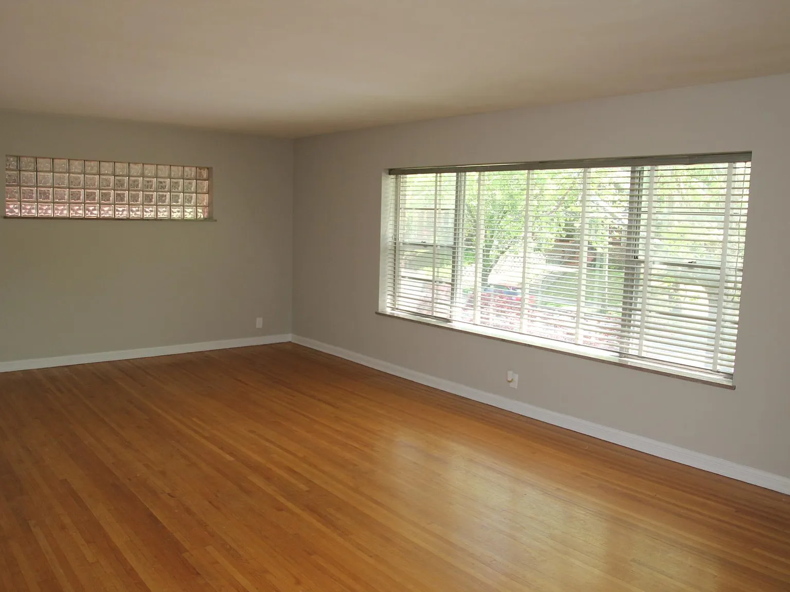 3 bed, 1500 sqft, $1,895 — Photo 4