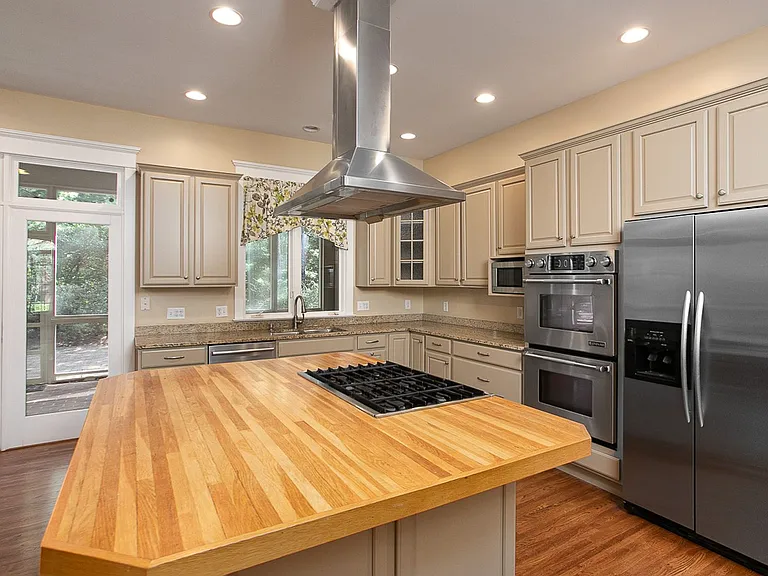 81103 Alexander — Photo 11