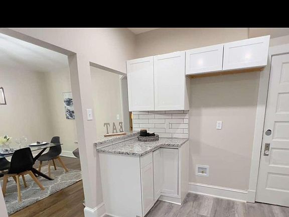 4th image of 109 W 20th St
