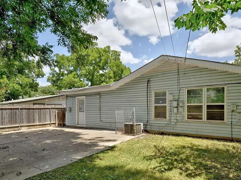 129 Coleman St — Photo 2