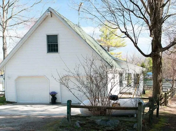 310 Morse Dr, Six Lakes, MI 48886