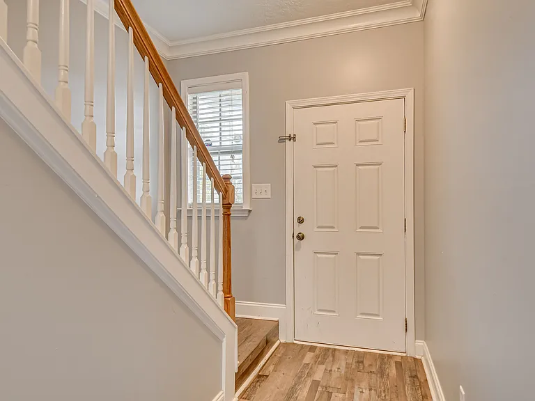 805 Erika Ln — Photo 9