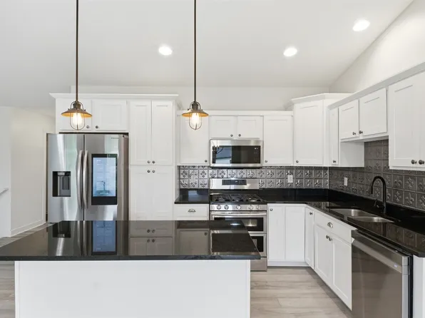 1457 Marina Cove Dr, Polk City, IA 50226