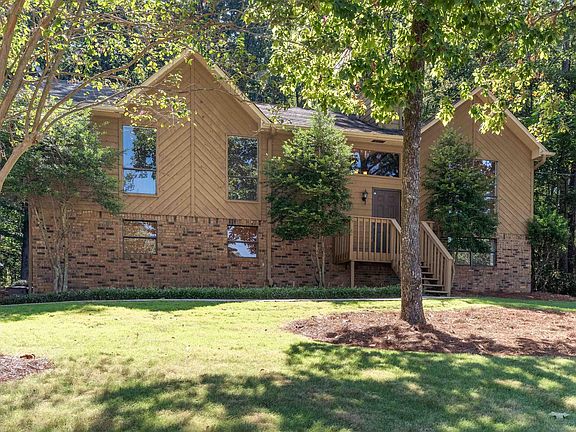 2nd image of 135 Top O Tree Ln