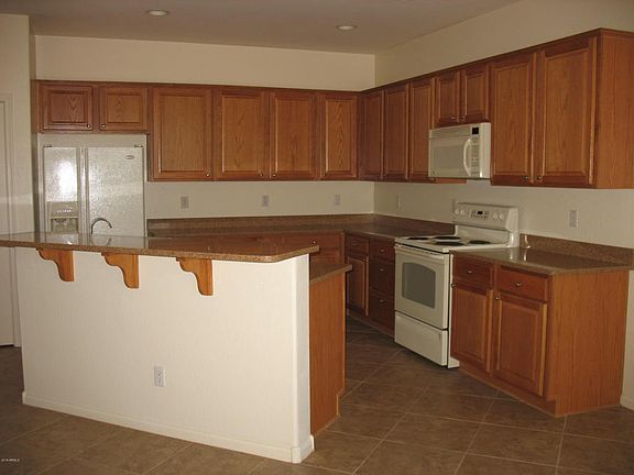 4th image of 2389 N 163rd Dr