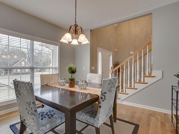 4th image of 3433 Leslie Ln