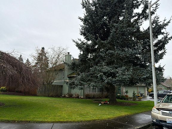 3rd image of 2401 NE 145th Cir